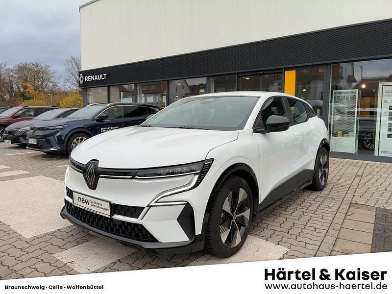 Weiß Gebraucht 2022 Renault Mégane Equilibre Limousine | 19.890 € (Guter Preis) - Bild 1/4