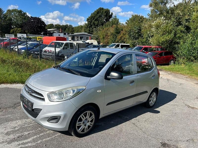 Silber Gebraucht 2013 Hyundai i10 Edition Kleinwagen | 2.699 € (Guter Preis) - Bild 1/4