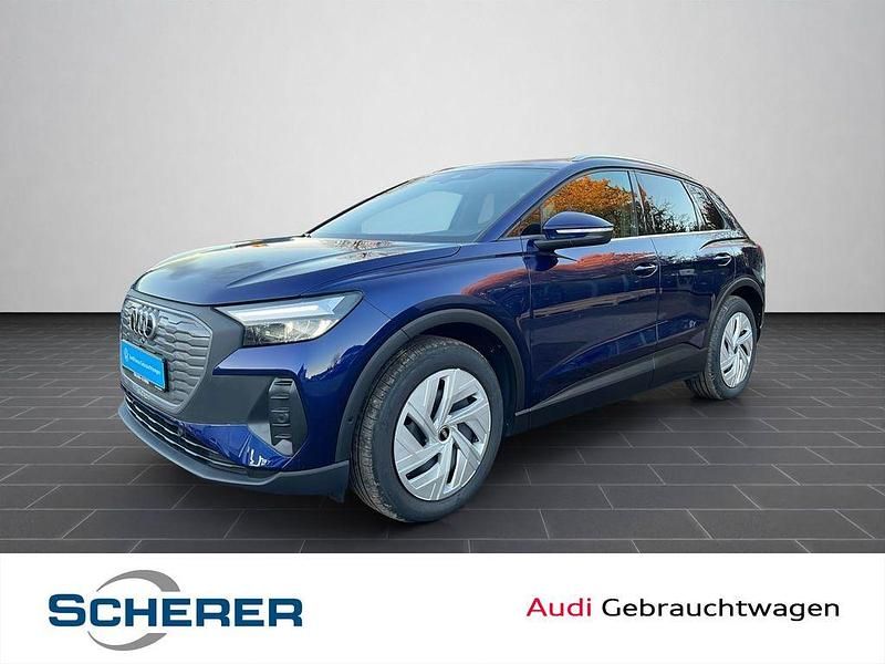 Navarrablau metallic (metallic) Gebraucht 2022 Audi Q4 e-tron Ambiente SUV | 24.900 € (Fairer Preis) - Bild 1/4