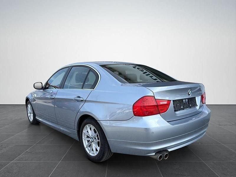 Gebraucht BMW 325 218 PS (160 kW) 2011 Blau Limousine