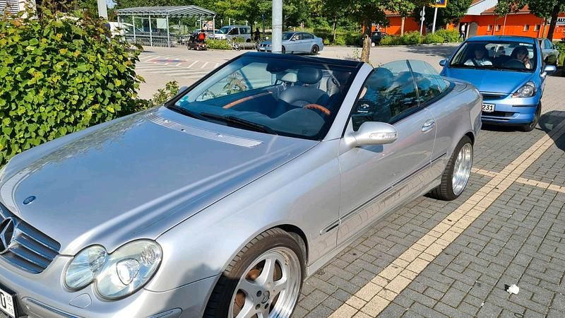Silber Gebraucht 2005 Mercedes CLK320 Elegance Cabrio | 15.000 € (Teuer) - Bild 1/4