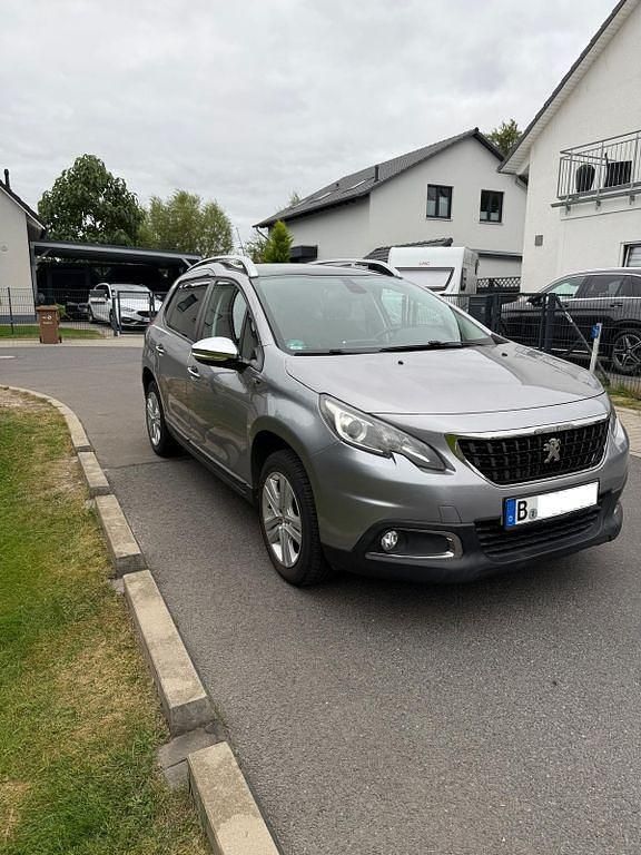 Grau Gebraucht 2017 Peugeot 2008 Allure SUV | 8.700 € (Guter Preis) - Bild 1/4