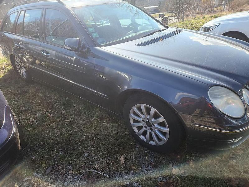 Second-hand Mercedes E200 184 CP (135 kW) 2008 Gri Berlinǎ