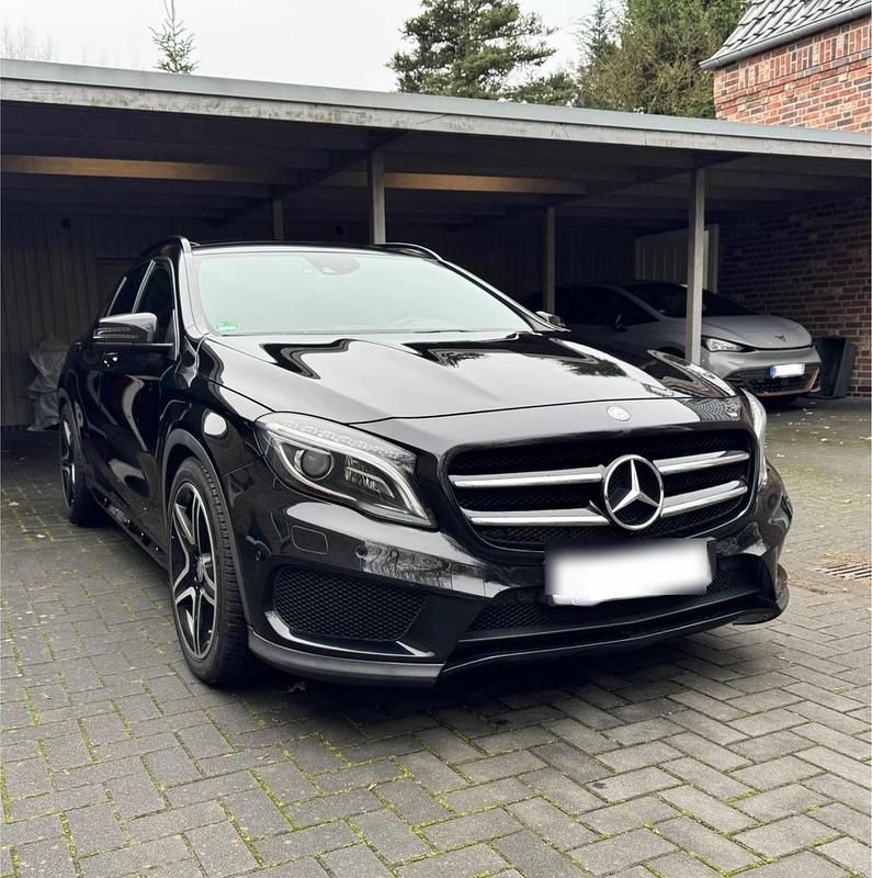 Schwarz Gebraucht 2015 Mercedes GLA250 AMG SUV | 17.800 € (Fairer Preis) - Bild 1/4