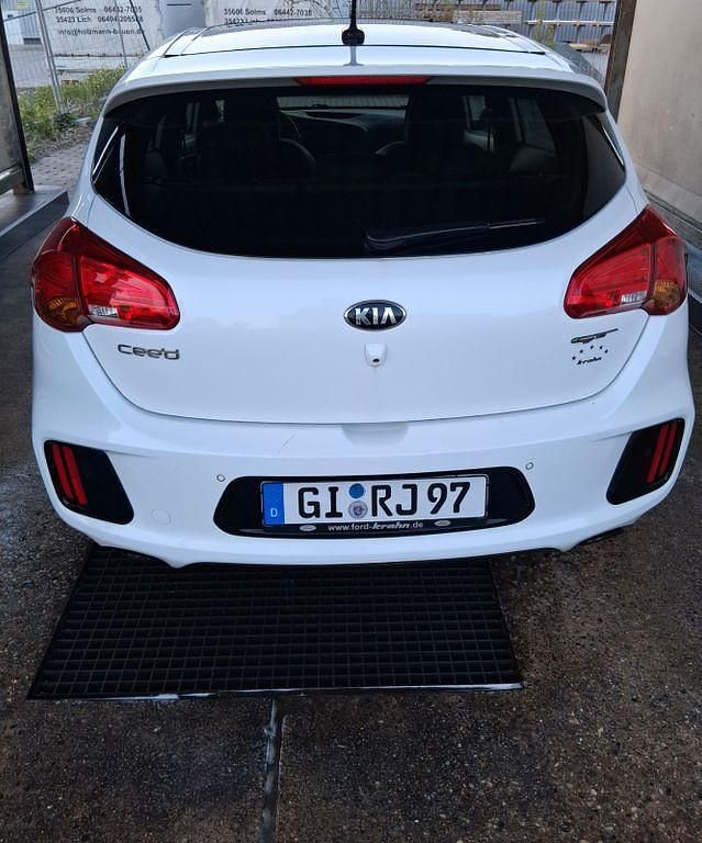 Usado Kia Ceed GT-Track 204 HP (150 kW) 2014 Branco Citadino