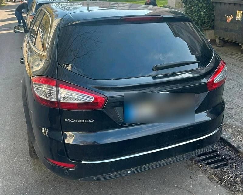 Gebraucht Ford Mondeo 163 PS (119 kW) 2011 Schwarz Kombi