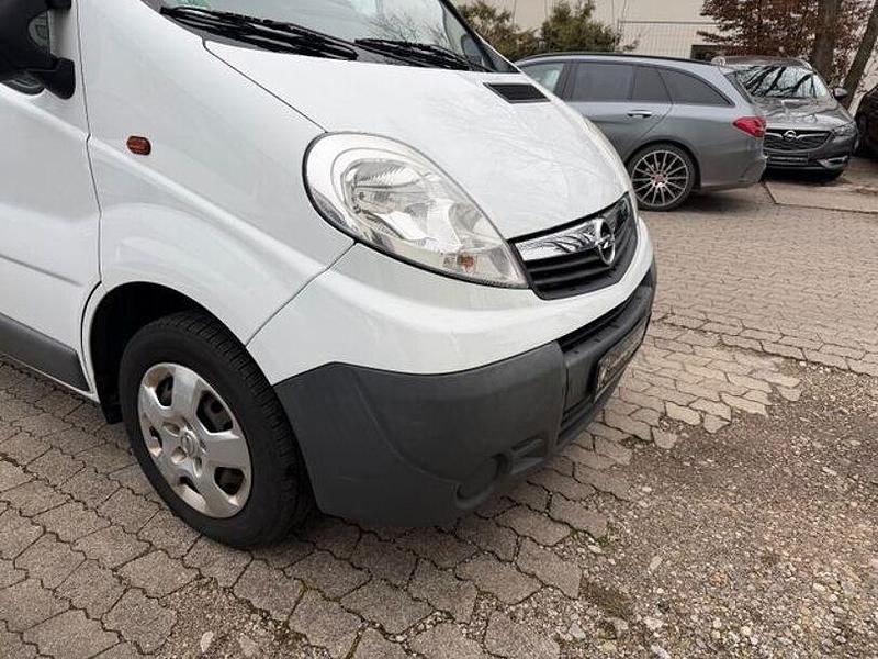 Gebraucht Opel Vivaro 114 PS (83 kW) 2012 Weiß Van / Kleinbus