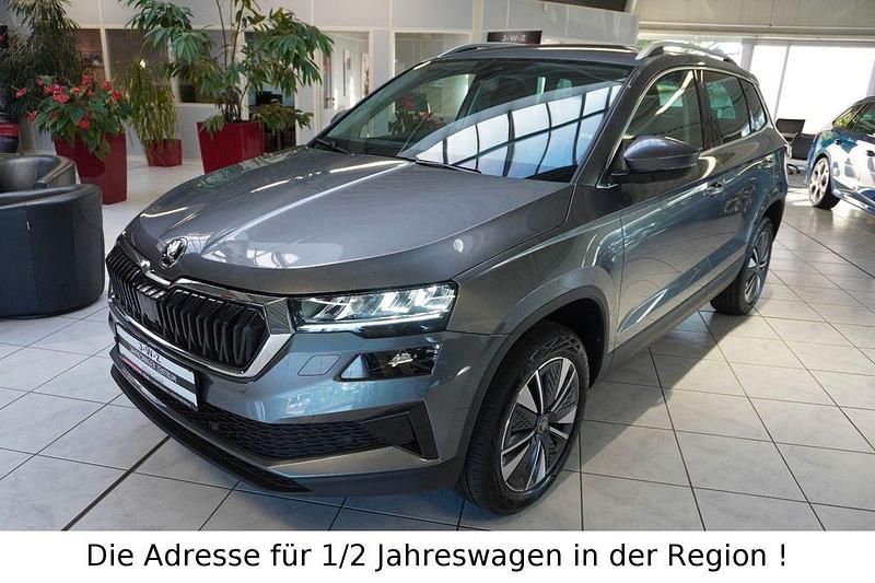 Grau Neu 2025 Skoda Karoq Selection SUV | 33.990 € (Guter Preis) - Bild 1/4