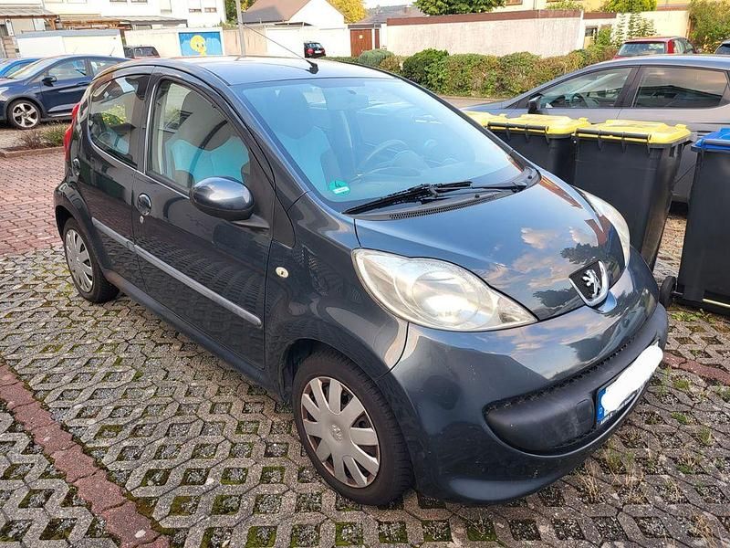 Grau Gebraucht 2008 Peugeot 107 Urban Move Kleinwagen | 1.750 € (Guter Preis) - Bild 1/3