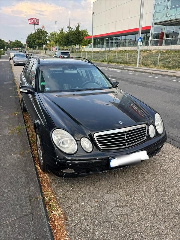 Schwarz Gebraucht 2003 Mercedes E220 Kombi | 1.250 € (Superpreis) - Bild 1/4
