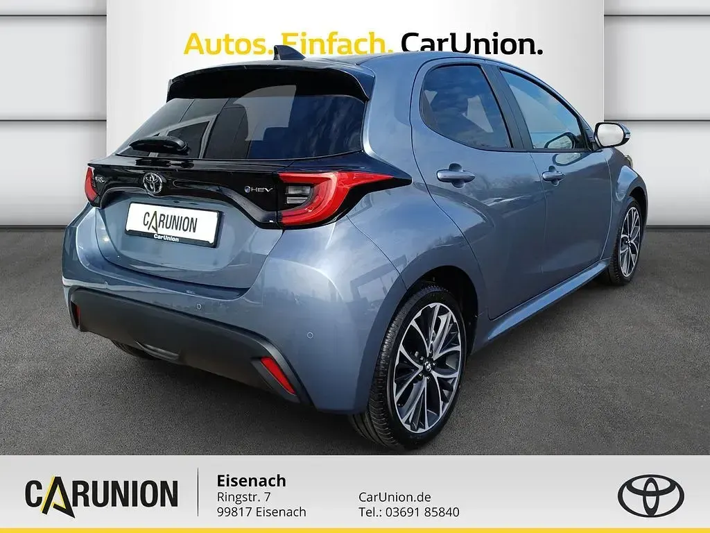 Neu Toyota Yaris Hybrid 116 PS (85 kW) 2026 Silber Limousine