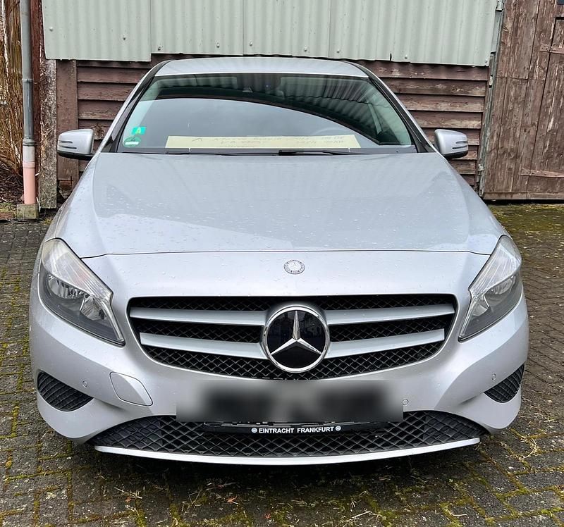 Gebraucht Mercedes A180 122 PS (89 kW) 2013 Silber Kleinwagen