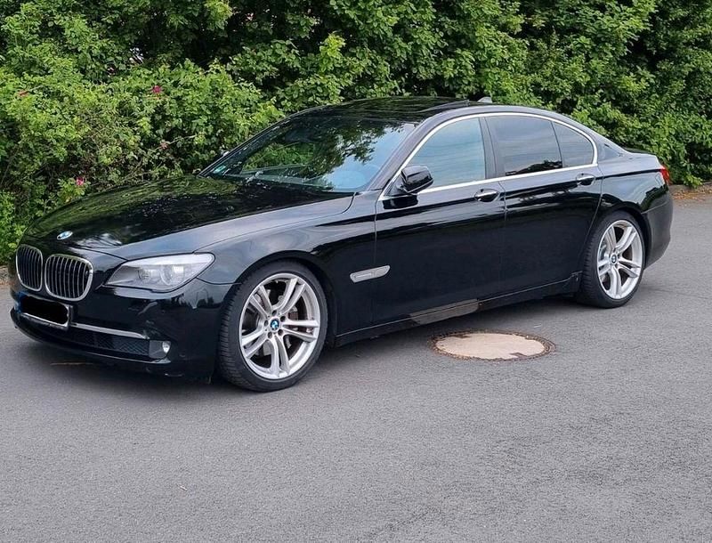 Second-hand BMW 740 Performance 306 CP (225 kW) 2012 Negru Berlinǎ