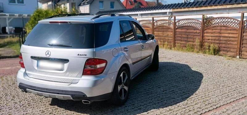 Gebraucht Mercedes ML320 224 PS (164 kW) 2007 Silber SUV