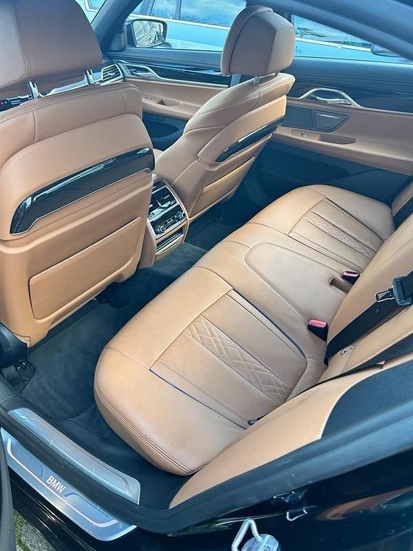 Gebraucht BMW 750 449 PS (330 kW) 2018 Schwarz Limousine