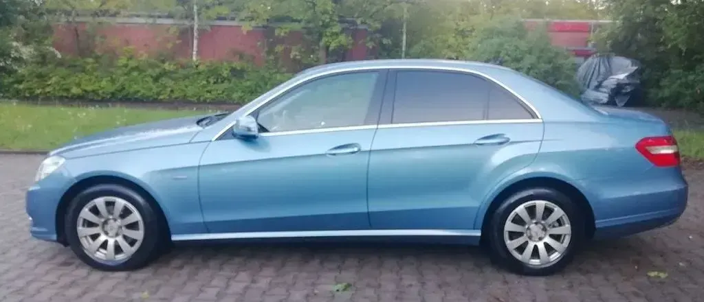 Używany Mercedes E220 170 KM (125 kW) 2012 Niebieski Sedan/Limuzyna