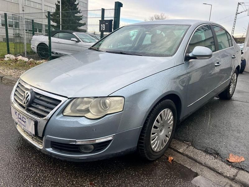Gebraucht VW Passat Comfortline 116 PS (85 kW) 2005 Arcticbluesilver Limousine