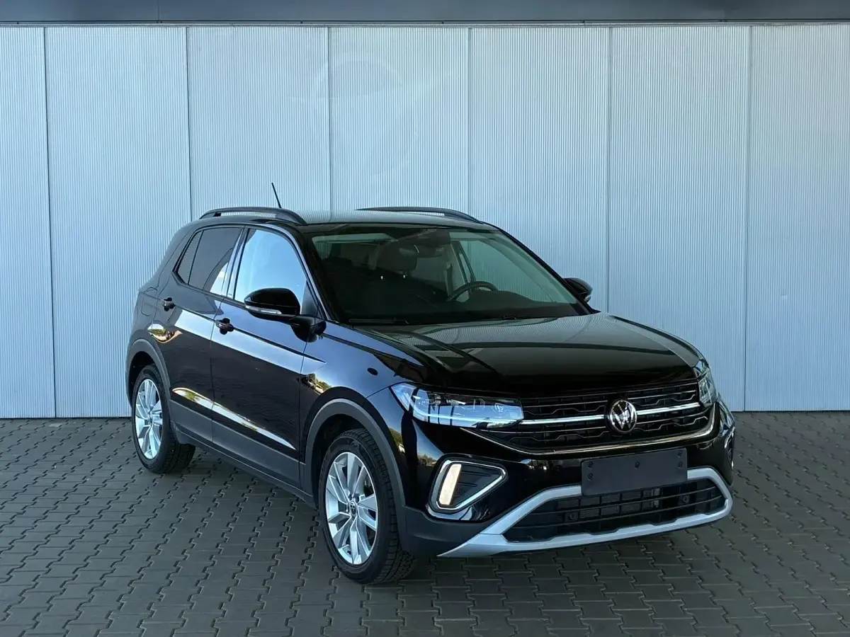 Gebraucht VW T-Cross Life 116 PS (85 kW) 2025 Deep black perleffekt SUV
