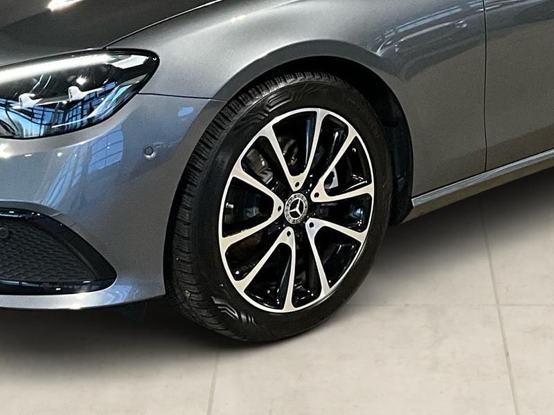 Gebraucht Mercedes E220 Avantgarde 200 PS (147 kW) 2024 Grau Limousine