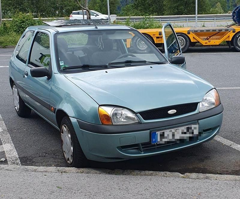 Blau Gebraucht 2001 Ford Fiesta Limousine | 675 € - Bild 1/4