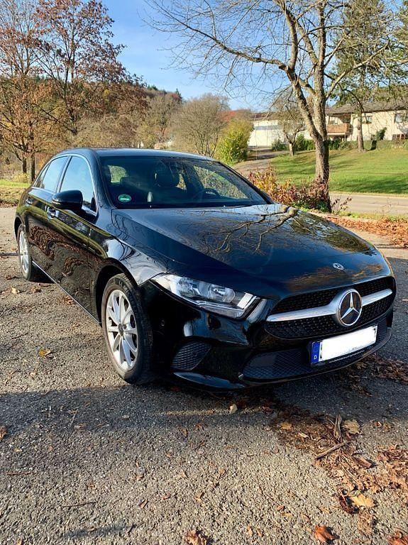 Schwarz Gebraucht 2018 Mercedes A200 Progressive Limousine | 17.200 € (Guter Preis) - Bild 1/4