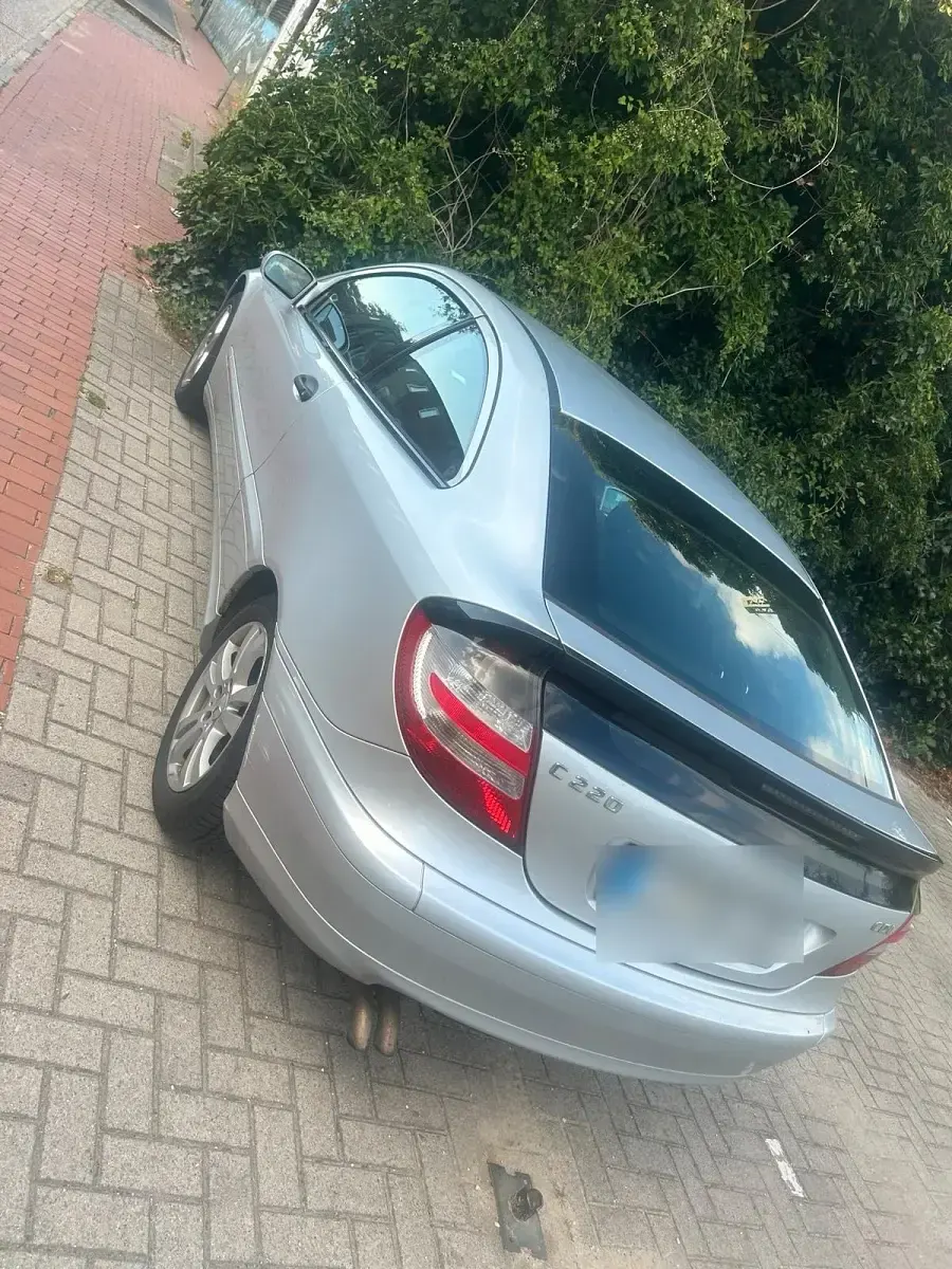 Gebraucht Mercedes C220 150 PS (110 kW) 2005 Silber Coupé