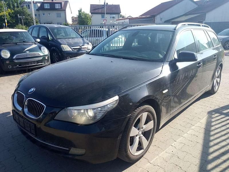Gebraucht BMW 525 197 PS (144 kW) 2009 Schwarz Kombi