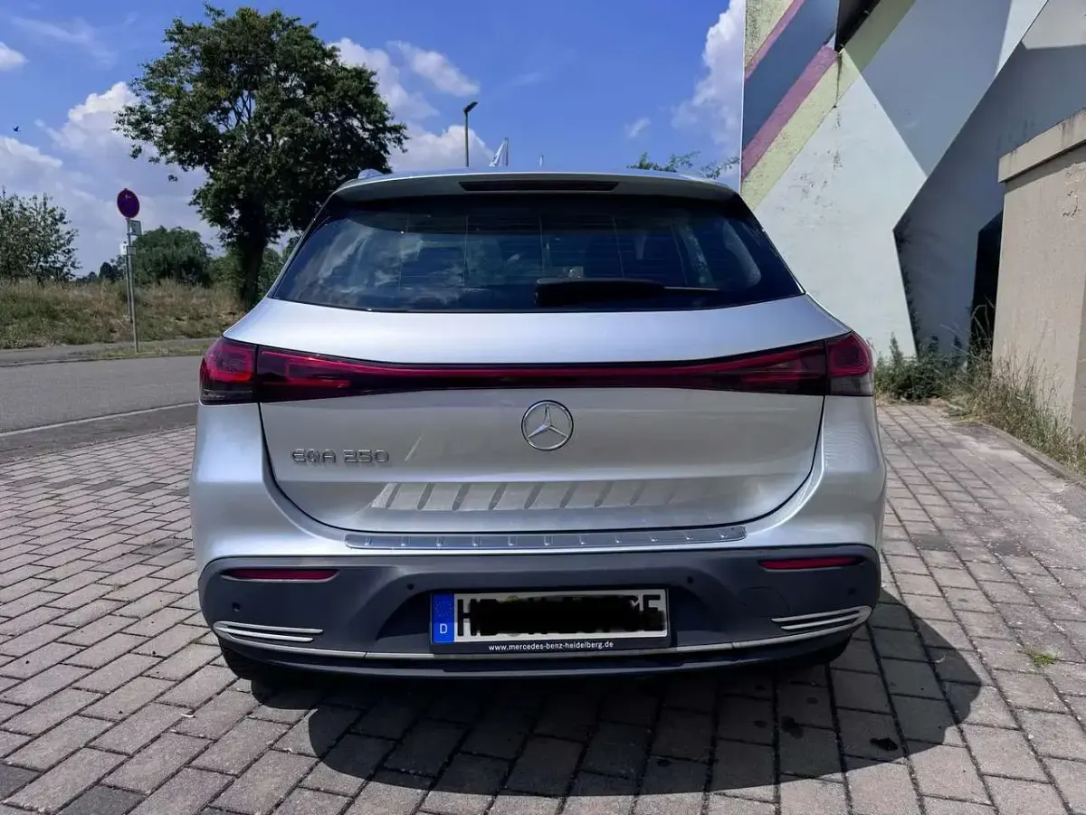Gebraucht Mercedes EQA250 Progressive 139 kW (190 PS) 2021 Silber SUV
