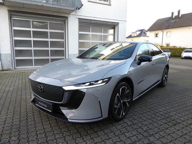 Grau Neu 2025 Mazda 6e Takumi-Line Limousine | 37.690 € (Guter Preis) - Bild 1/4