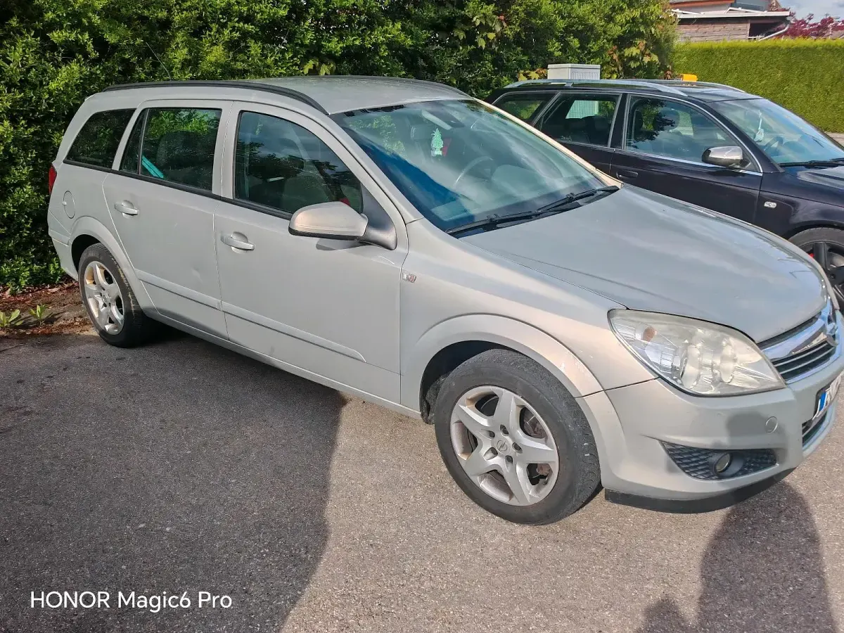 Używany Opel Astra 100 KM (73 kW) 2007 Szary Kombi
