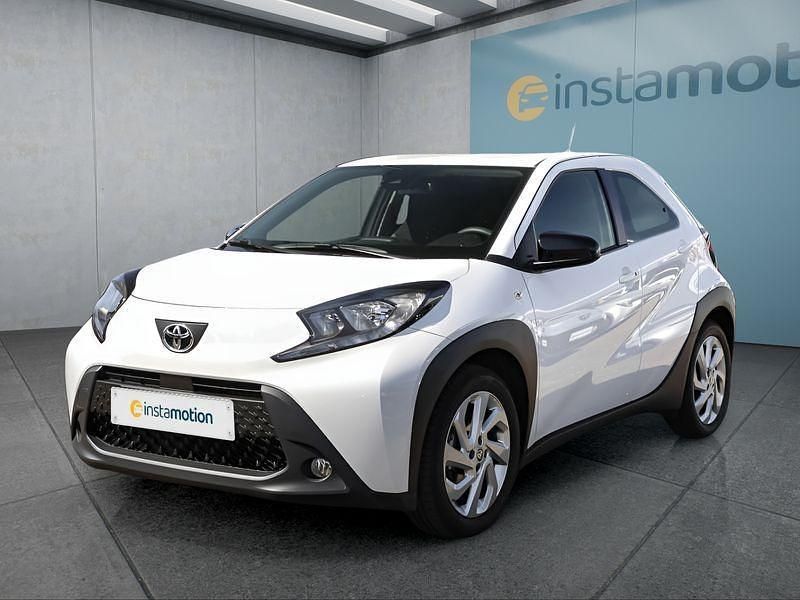 Weiß Gebraucht 2023 Toyota Aygo Kleinwagen | 17.499 € (Etwas zu teuer) - Bild 1/4