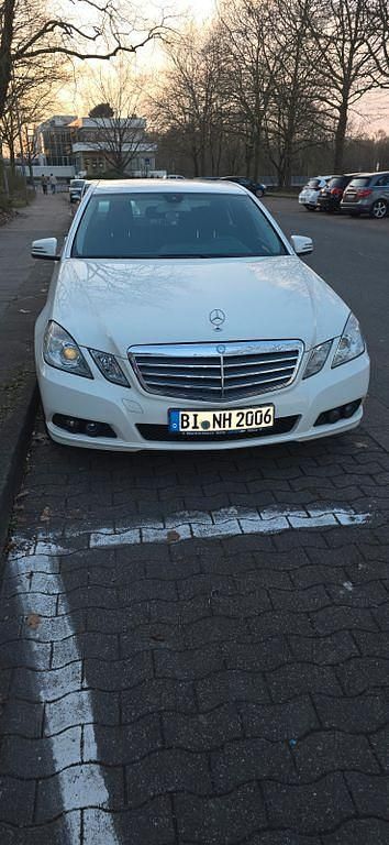 Gebraucht Mercedes E200 Avantgarde 136 PS (100 kW) 2010 Weiß Limousine