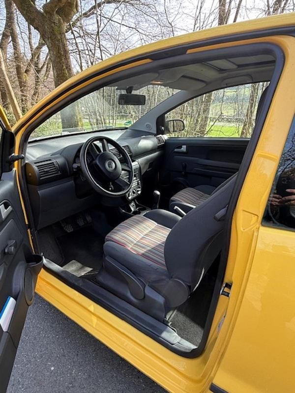 Gebraucht VW Fox 54 PS (39 kW) 2005 Gelb Kleinwagen