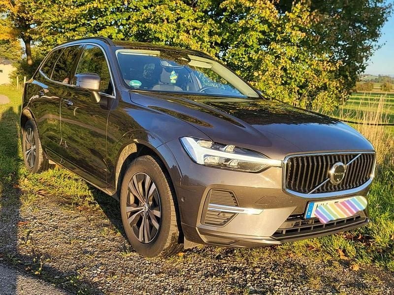 Grau Gebraucht 2021 Volvo XC60 Pro SUV | 21.900 € - Bild 1/4