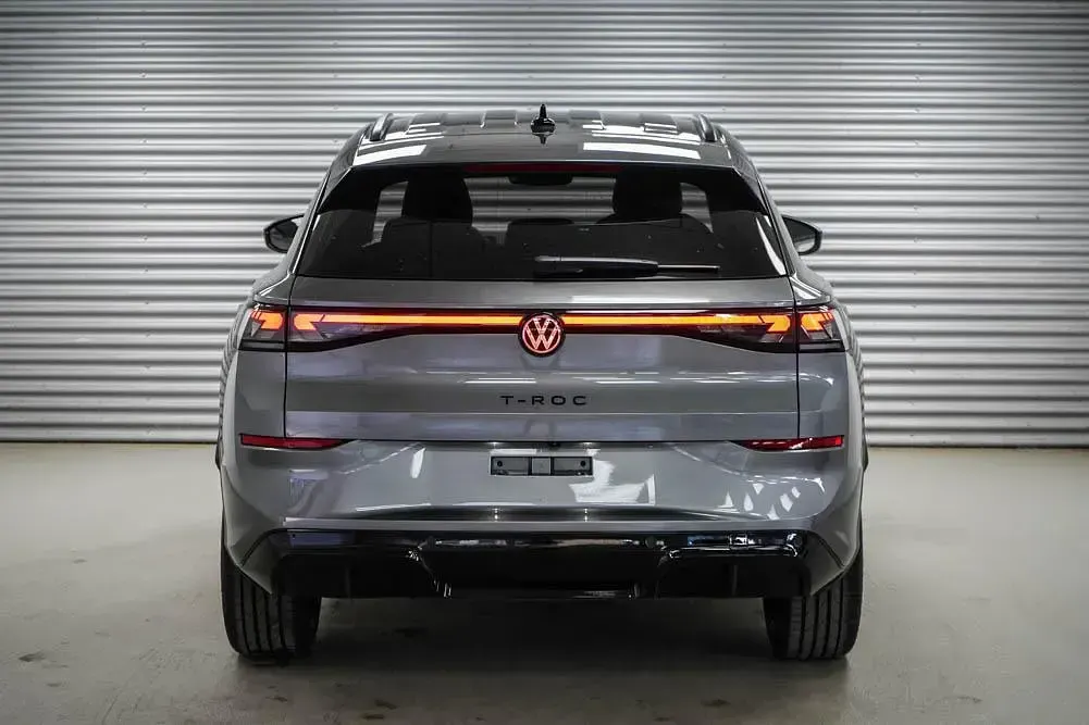 Neu VW T-Roc R-line 150 PS (110 kW) 2026 Wolf grey metallic (a6) SUV