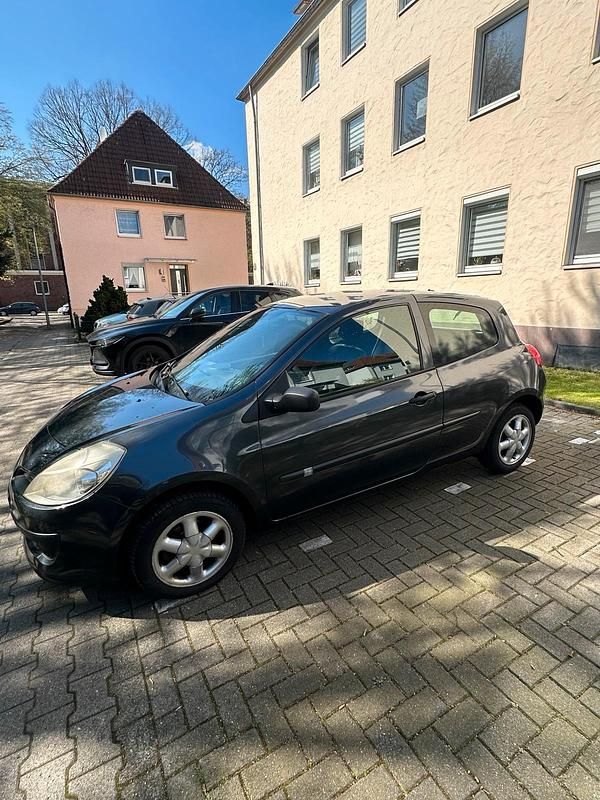 Gebraucht Renault Clio II 74 PS (54 kW) 2007 Schwarz Kleinwagen