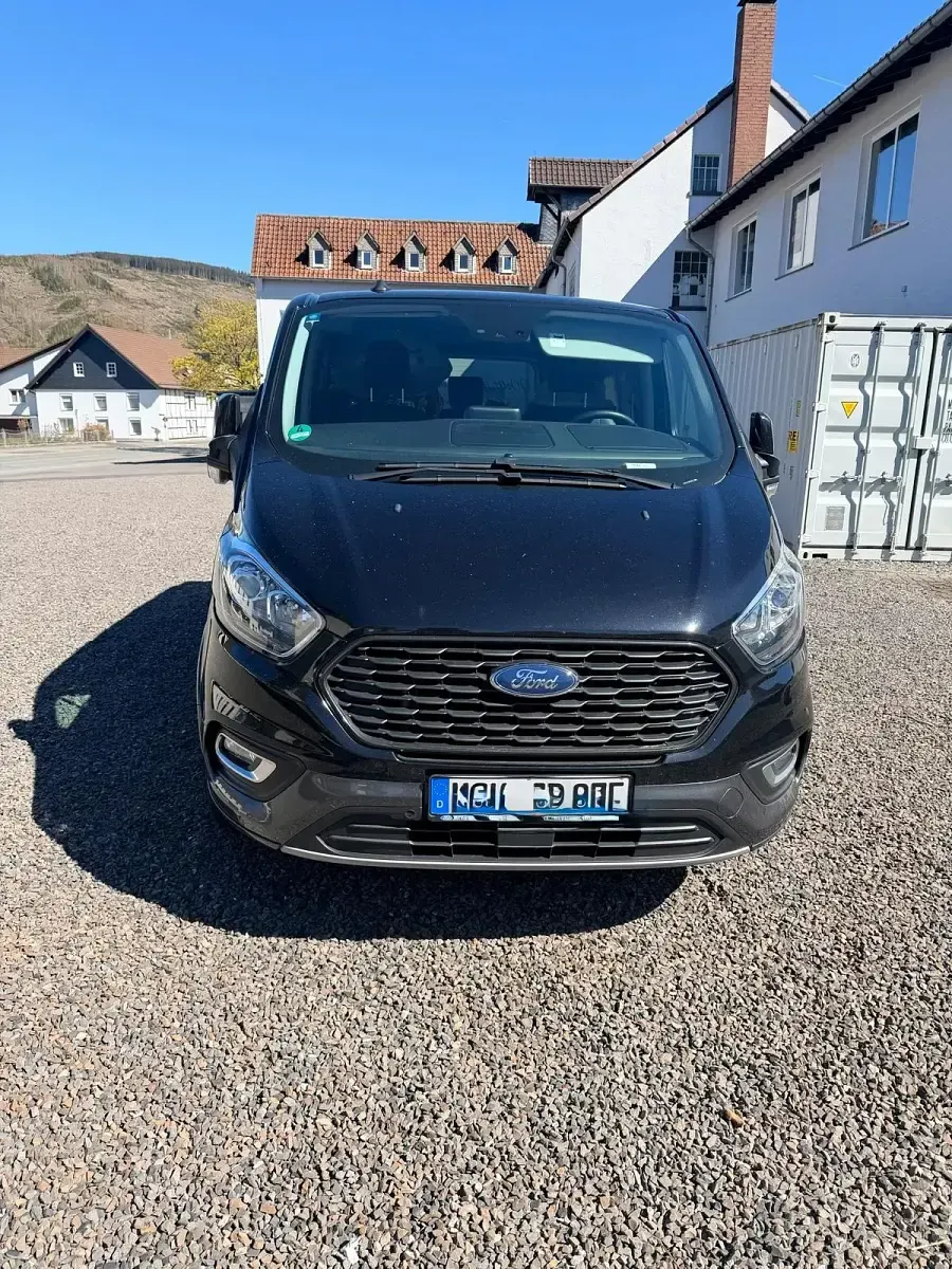 Gebraucht Ford Tourneo Active 150 PS (110 kW) 2022 Schwarz Van / Kleinbus