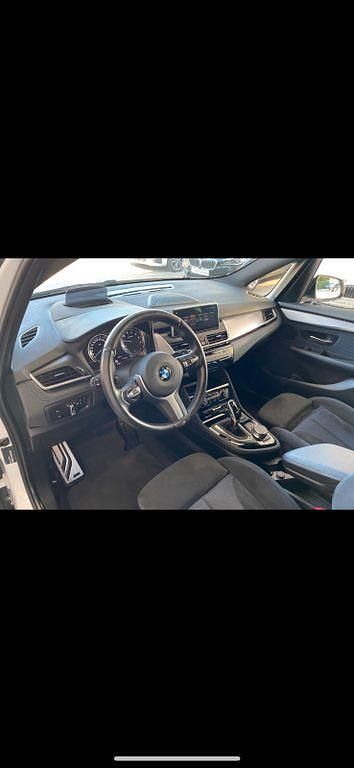 Weiß Gebraucht 2019 BMW 218 Active Tourer M Sport Van / Kleinbus | 16.900 € (Fairer Preis) - Bild 1/4