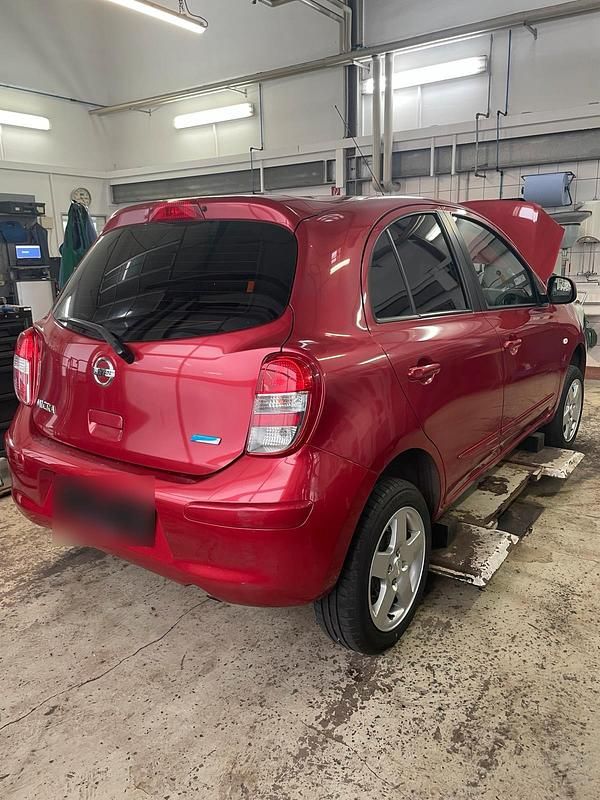 Gebraucht Nissan Micra 80 PS (58 kW) 2013 Rot Kleinwagen