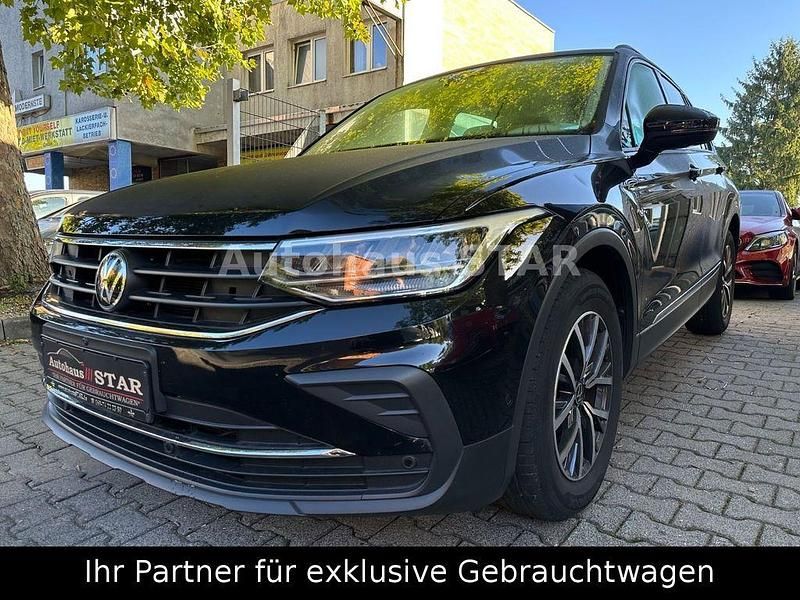 Gebraucht VW Tiguan Life 150 PS (110 kW) 2023 Schwarz SUV