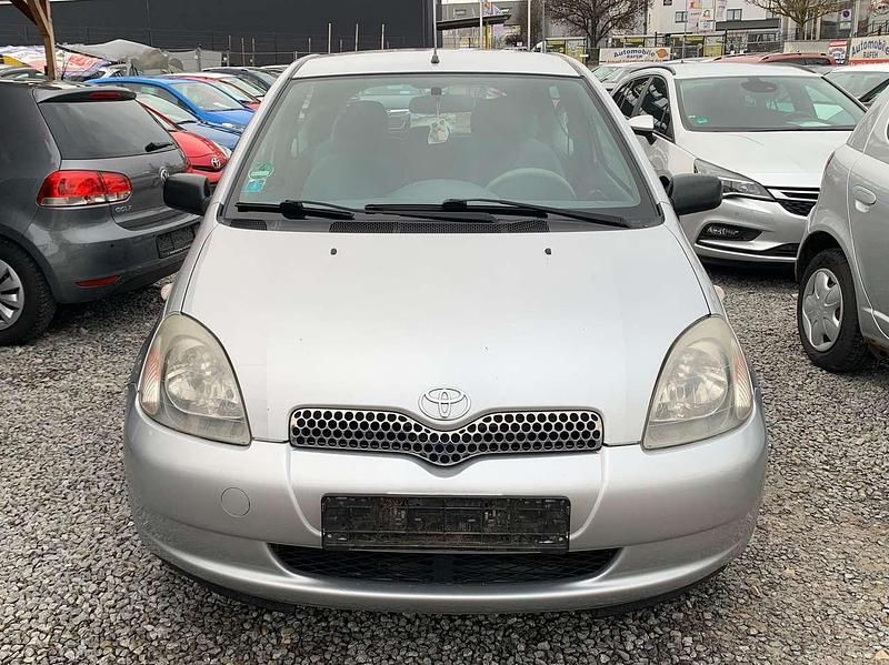 Gebraucht Toyota Yaris Luna 86 PS (63 kW) 2000 Silber Limousine