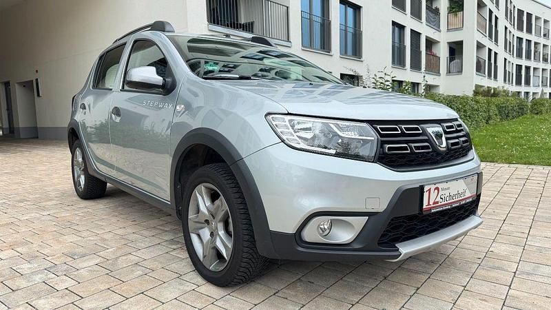 Grau Gebraucht 2019 Dacia Sandero Prestige Kleinwagen | 11.800 € (Fairer Preis) - Bild 1/4