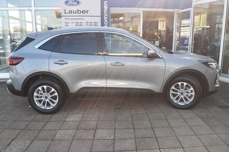 Gebraucht Ford Kuga Titanium 186 PS (136 kW) 2024 Solar silver SUV