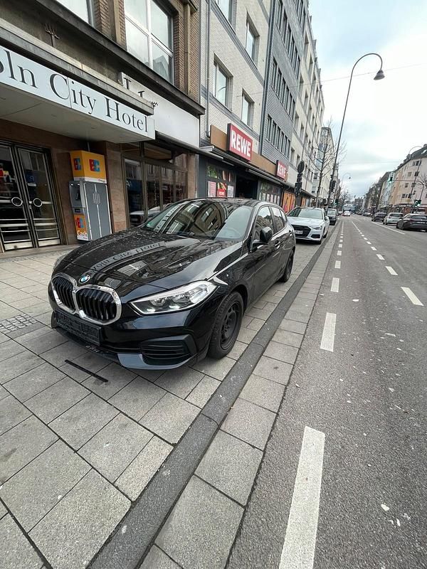 Schwarz Gebraucht 2020 BMW 118 Kleinwagen | 17.450 € (Superpreis) - Bild 1/4