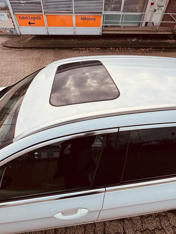 Gebraucht Mercedes E220 194 PS (142 kW) 2017 Weiß Kombi