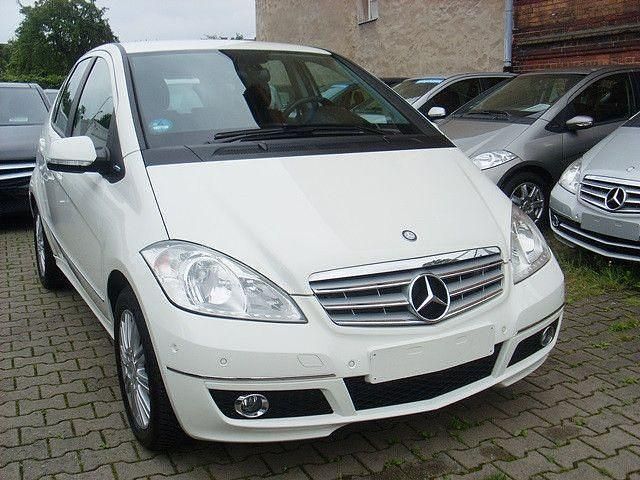 Weiß Gebraucht 2011 Mercedes A180 Avantgarde Limousine | 6.990 € (Etwas zu teuer) - Bild 1/4