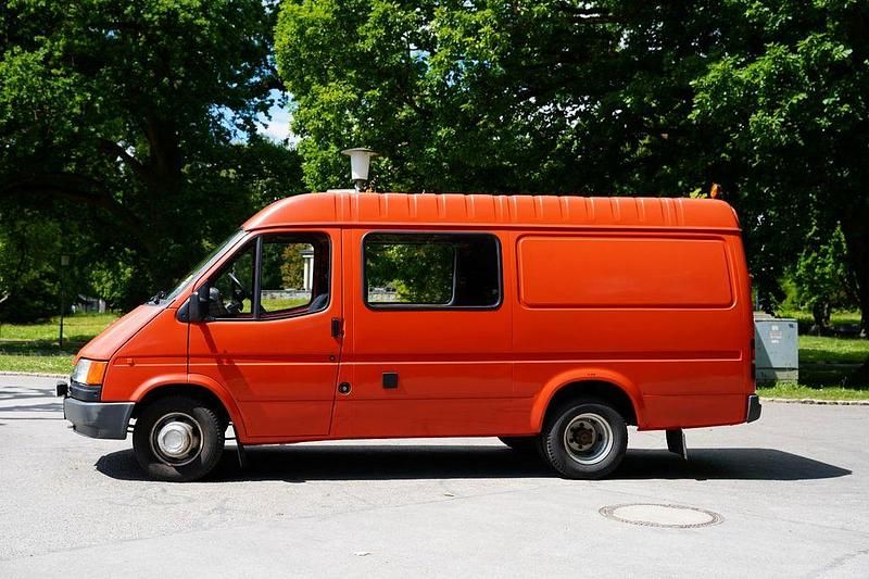 Second-hand Ford Transit 77 CP (56 kW) 1991 Roșu Monovolum