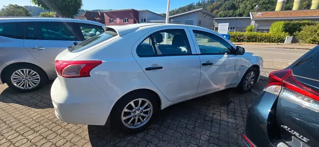 Gebraucht Mitsubishi Lancer Sportback 117 PS (86 kW) 2014 Weiß Limousine