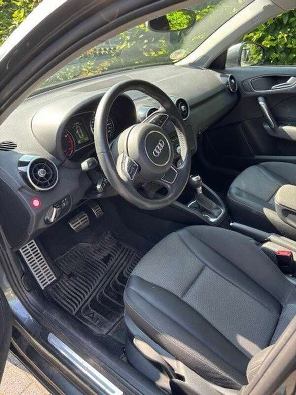 Grau Gebraucht 2012 Audi A1 Sportback Attraction Kleinwagen | 11.980 € (Guter Preis) - Bild 1/4