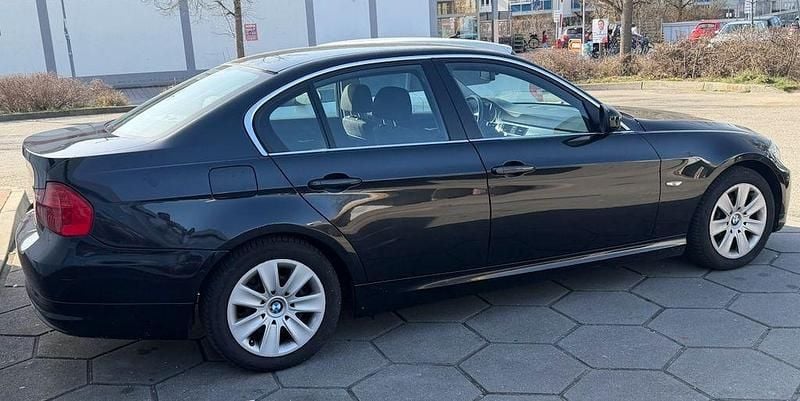 Gebraucht BMW 318 143 PS (105 kW) 2009 Schwarz Limousine